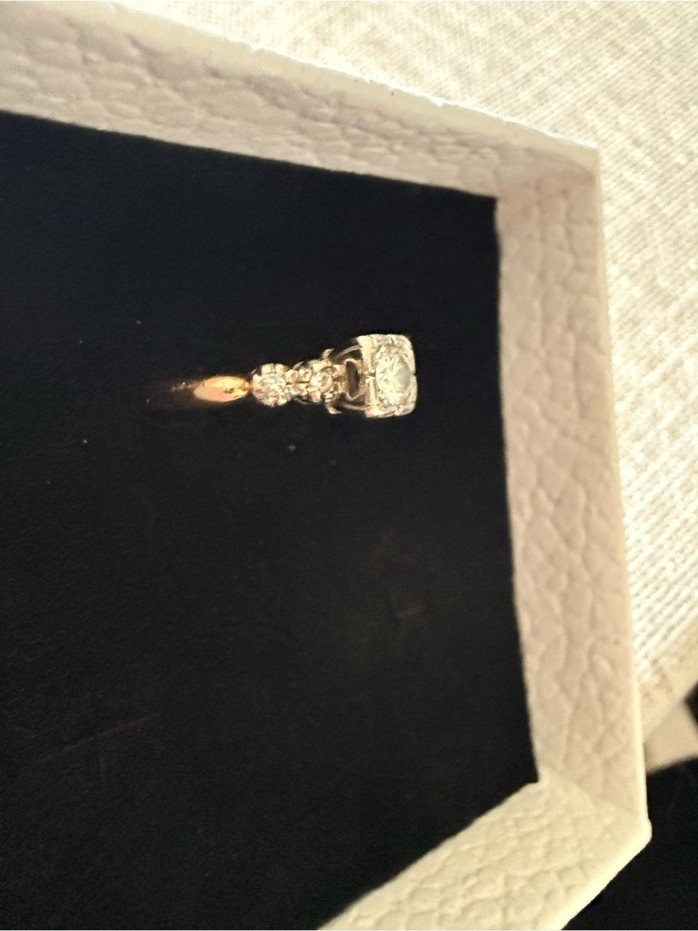 Vintage 14k gold  diamond engagement ring, beautiful - Picture 3 of 10